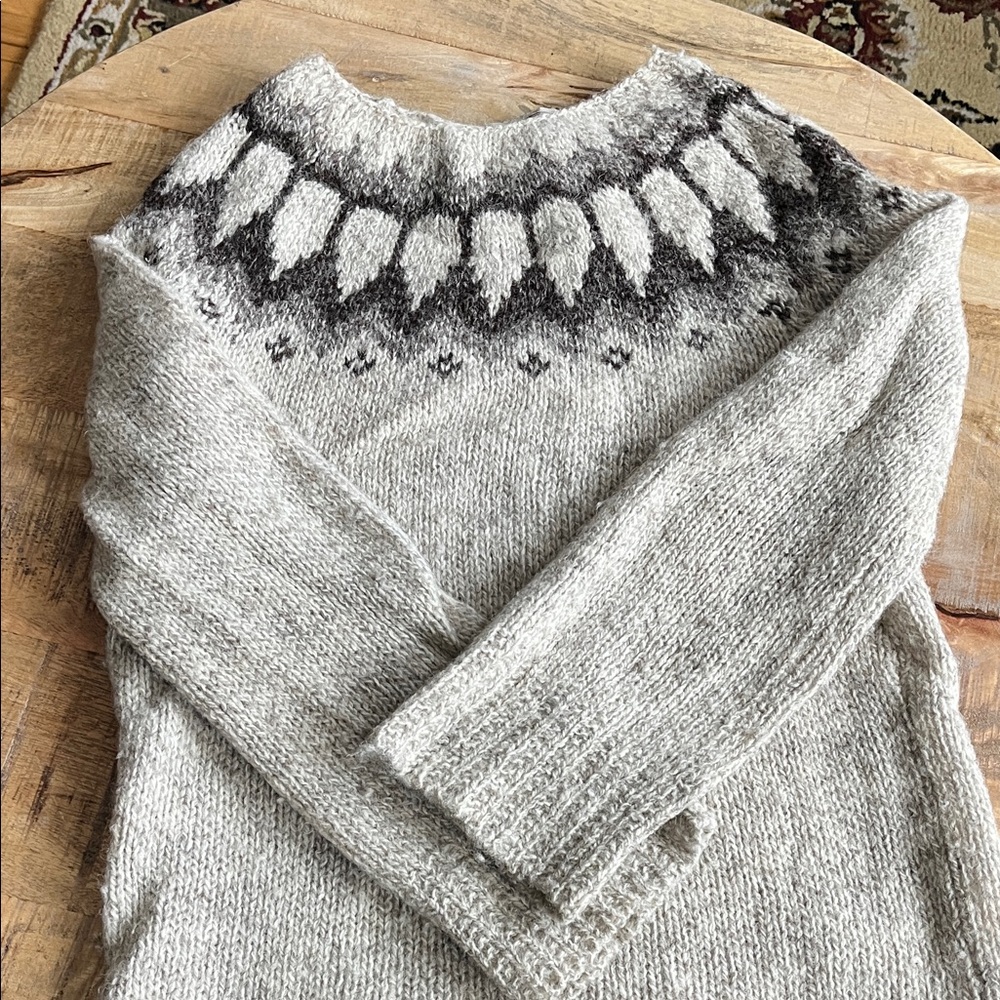 Elegant Gray Patterned Women's Sweater